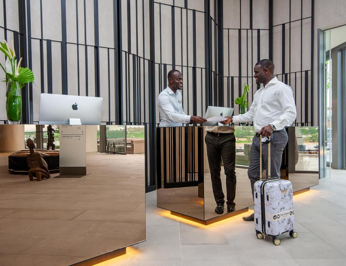 Noom Hotel Abidjan Plateau Kültér fotó The hotel's lobby