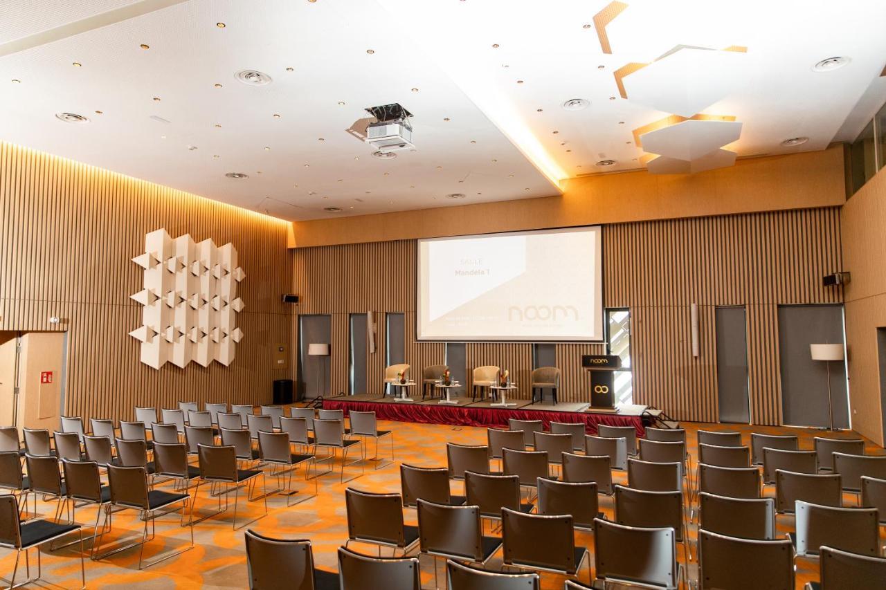 Noom Hotel Abidjan Plateau Kültér fotó The main conference room