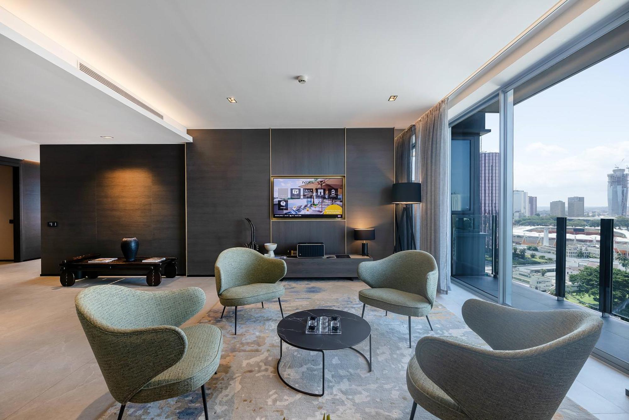 Noom Hotel Abidjan Plateau Kültér fotó The Club at The Landmark, Hong Kong