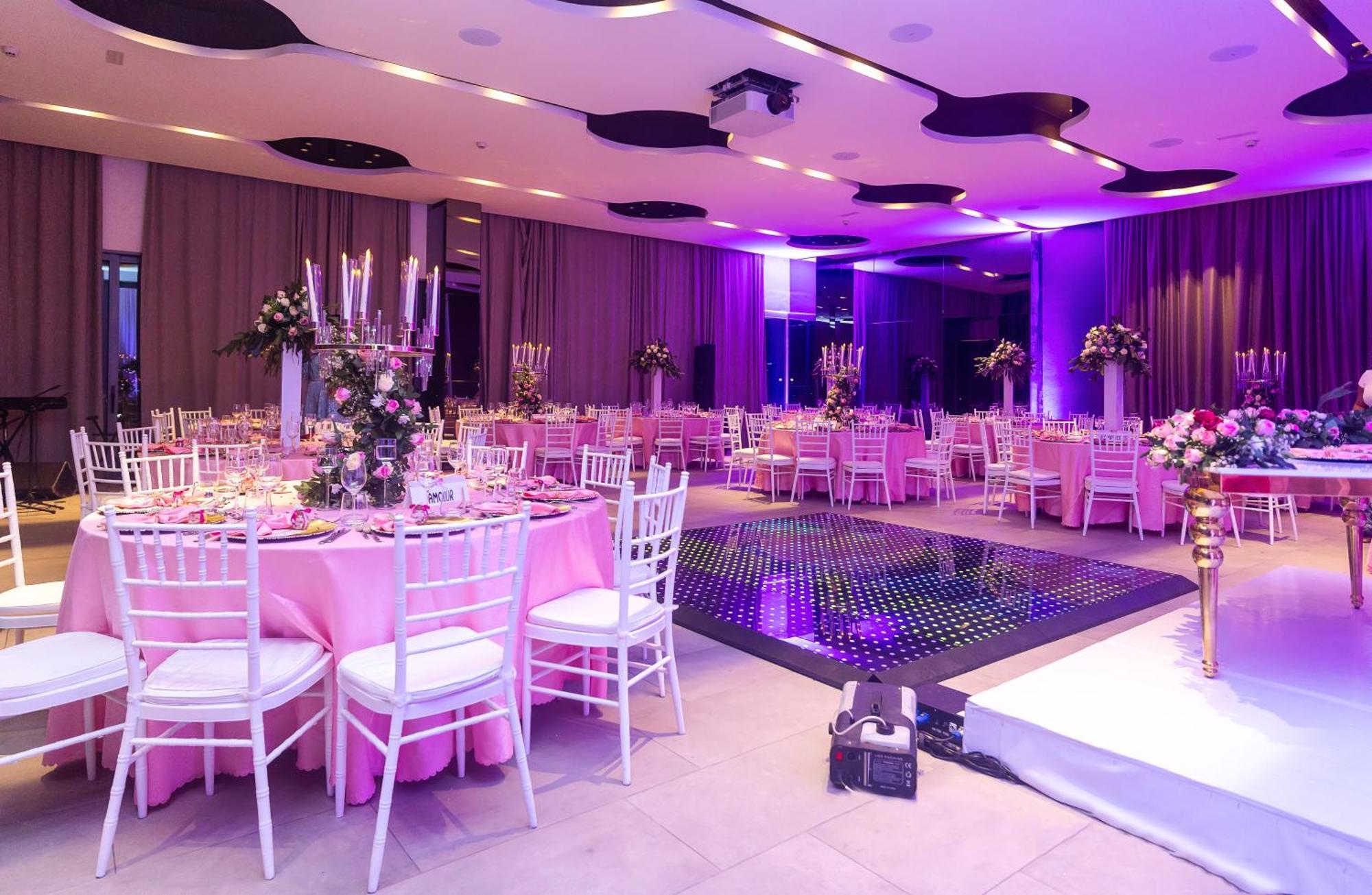 Noom Hotel Abidjan Plateau Kültér fotó The ballroom